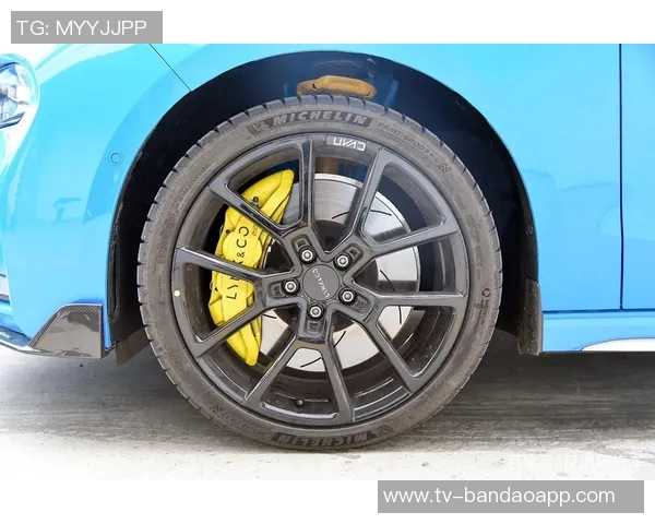 东契奇训练后带队友团建体验保时捷专业赛道试驾乐趣