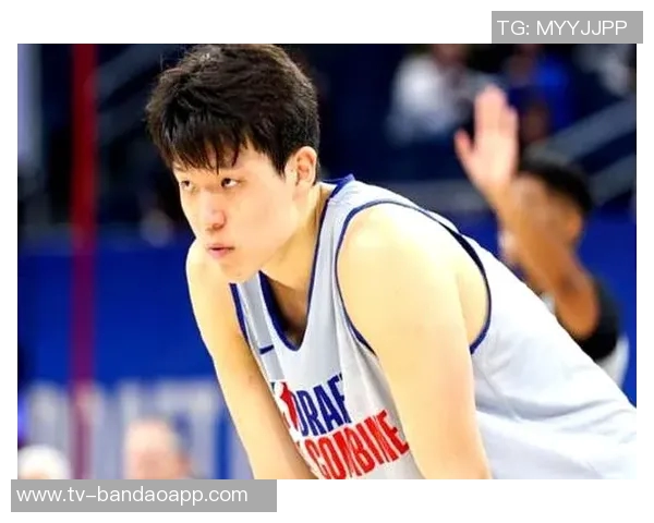 开拓者社区活动精彩瞬间杨瀚森与利拉德亲密互动回馈球迷