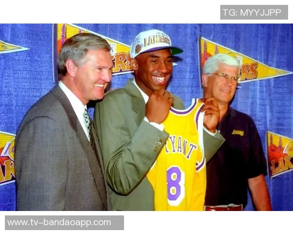 斯科特回忆杰里韦斯特试训科比的精彩瞬间称其为最佳个人试训