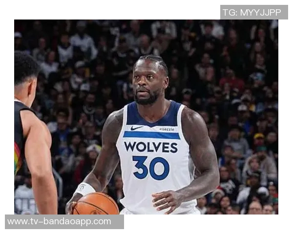 兰德尔半场高效表现24分10投10中助力球队争胜