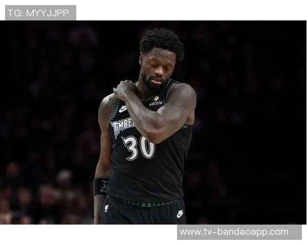 兰德尔半场高效表现24分10投10中助力球队争胜